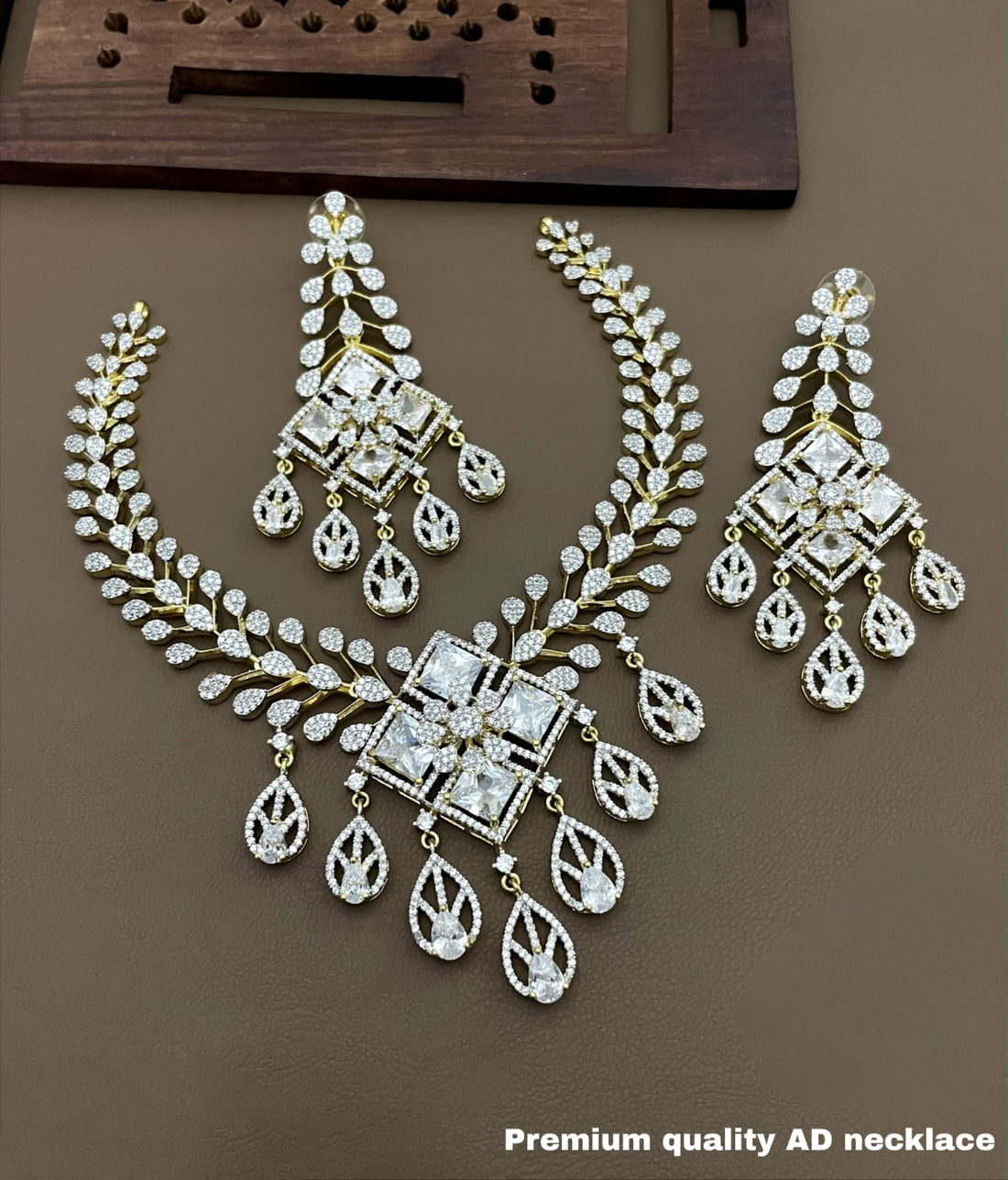 Sparkling Stone Necklace