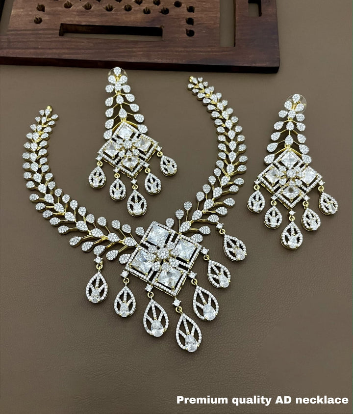 Sparkling Stone Necklace