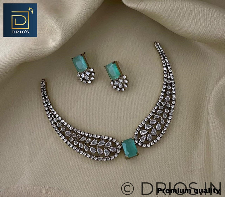 Drio's Brass Elegance Necklace