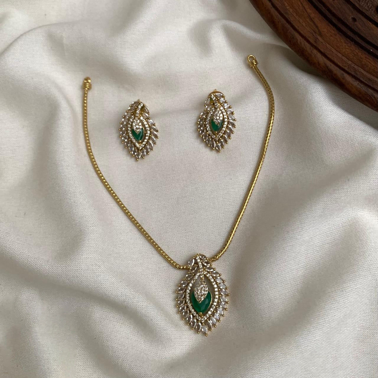 Simple Grace Neckless set
