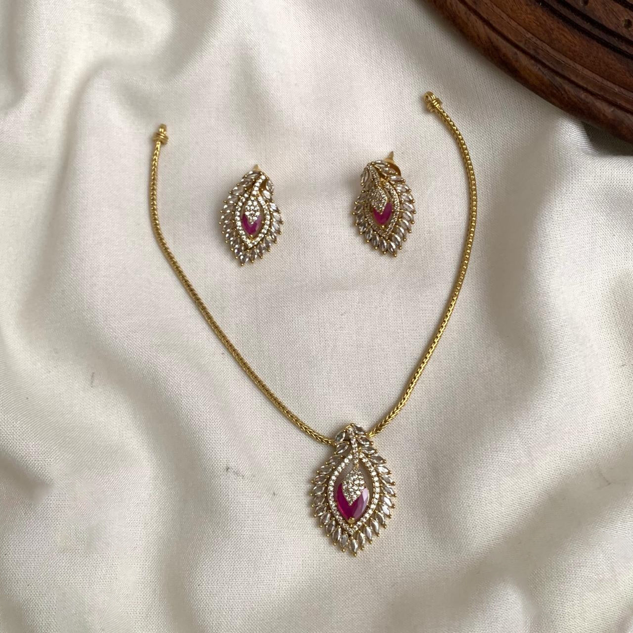 Simple Grace Neckless set