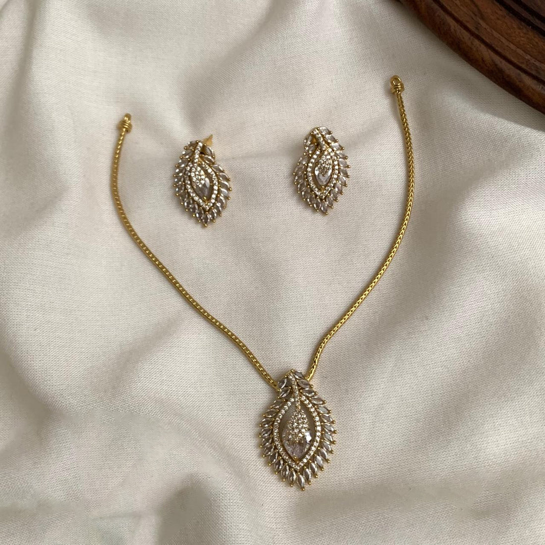 Simple Grace Neckless set