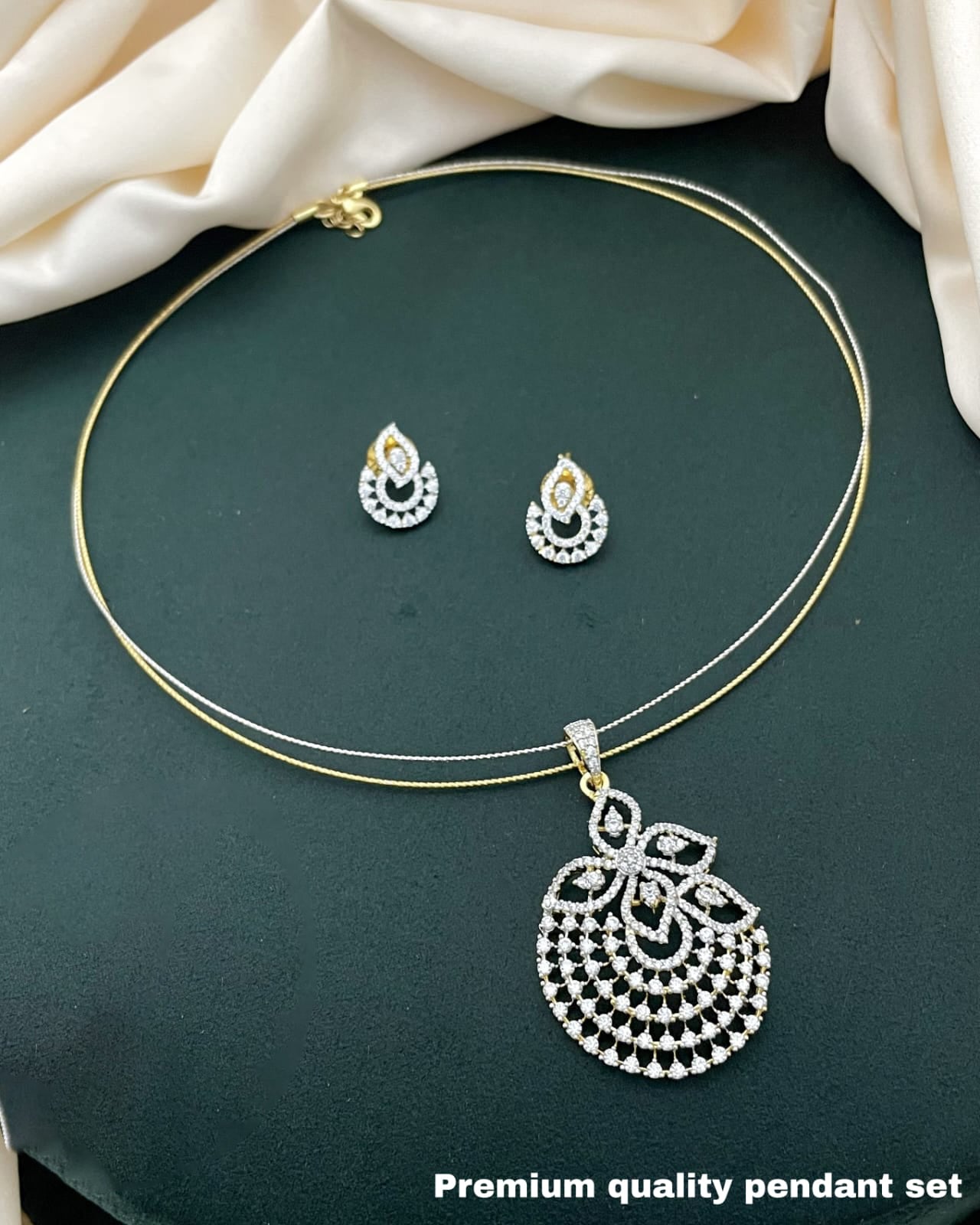 Royal Pearl-Link Pendant Set