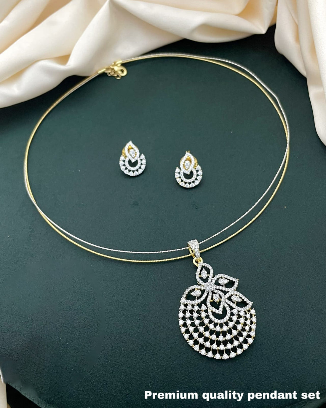 Royal Pearl-Link Pendant Set
