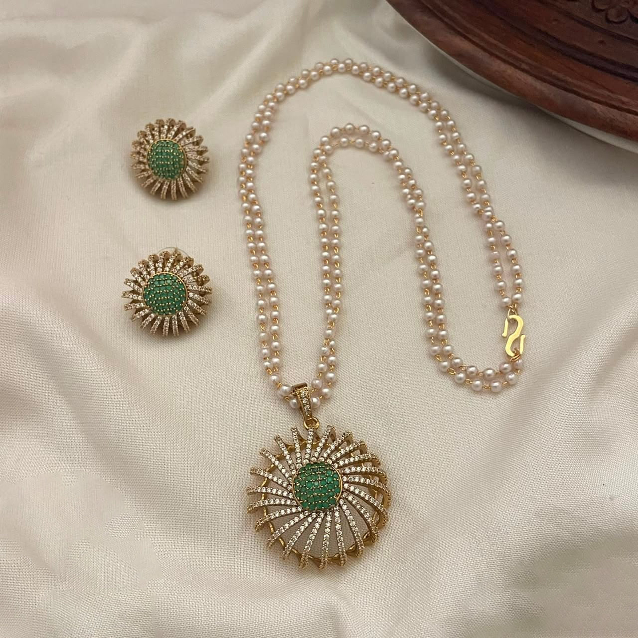Aaradhya Pearl Pendant Set