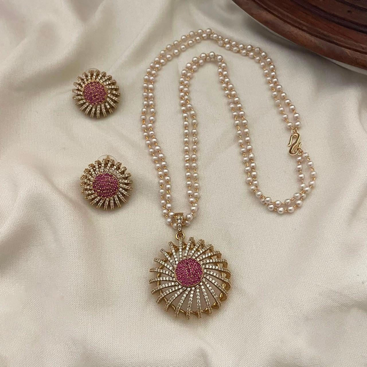 Aaradhya Pearl Pendant Set
