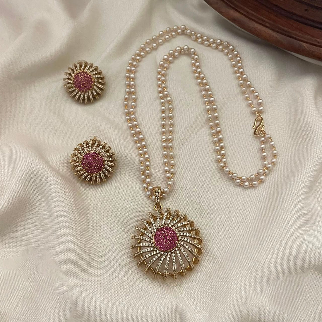 Aaradhya Pearl Pendant Set