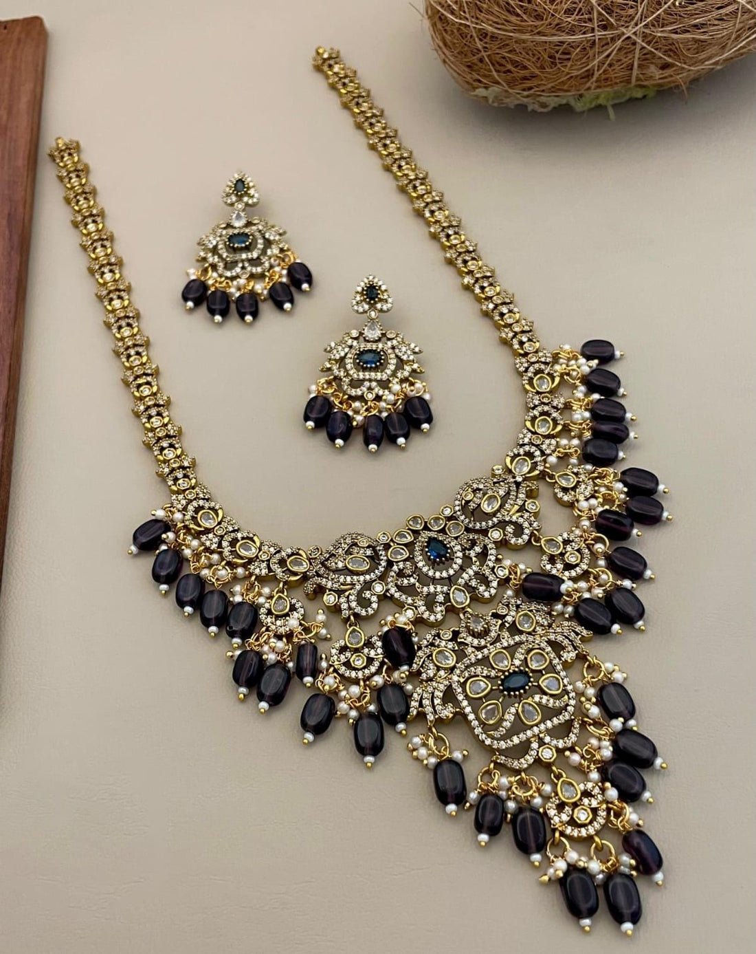 Regal Noir long Haram