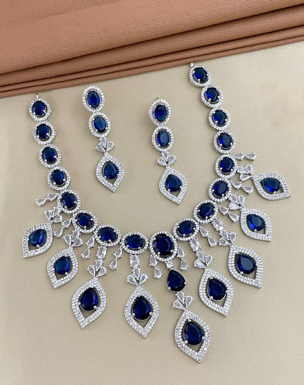 Avelia Necklace