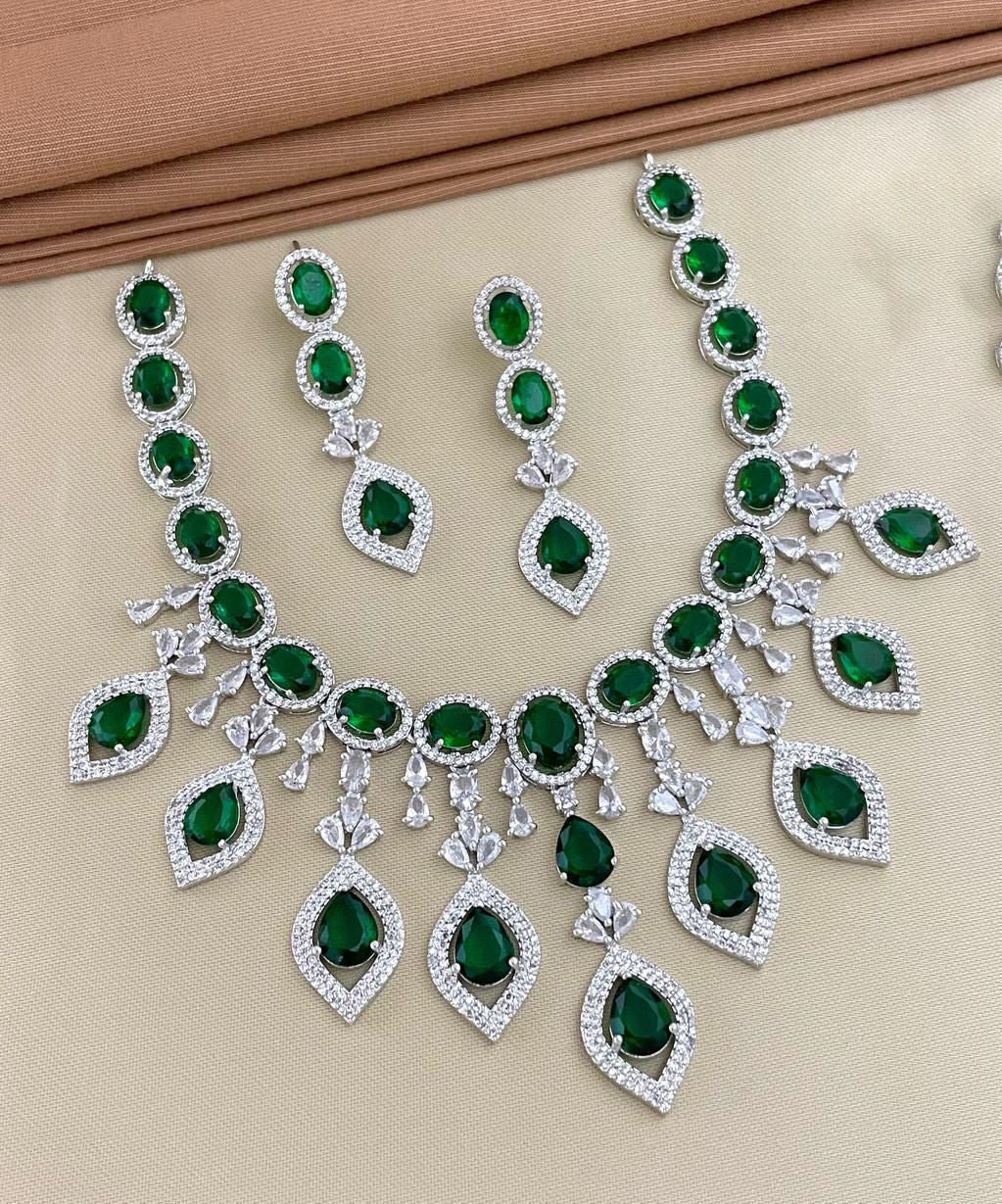 Avelia Necklace
