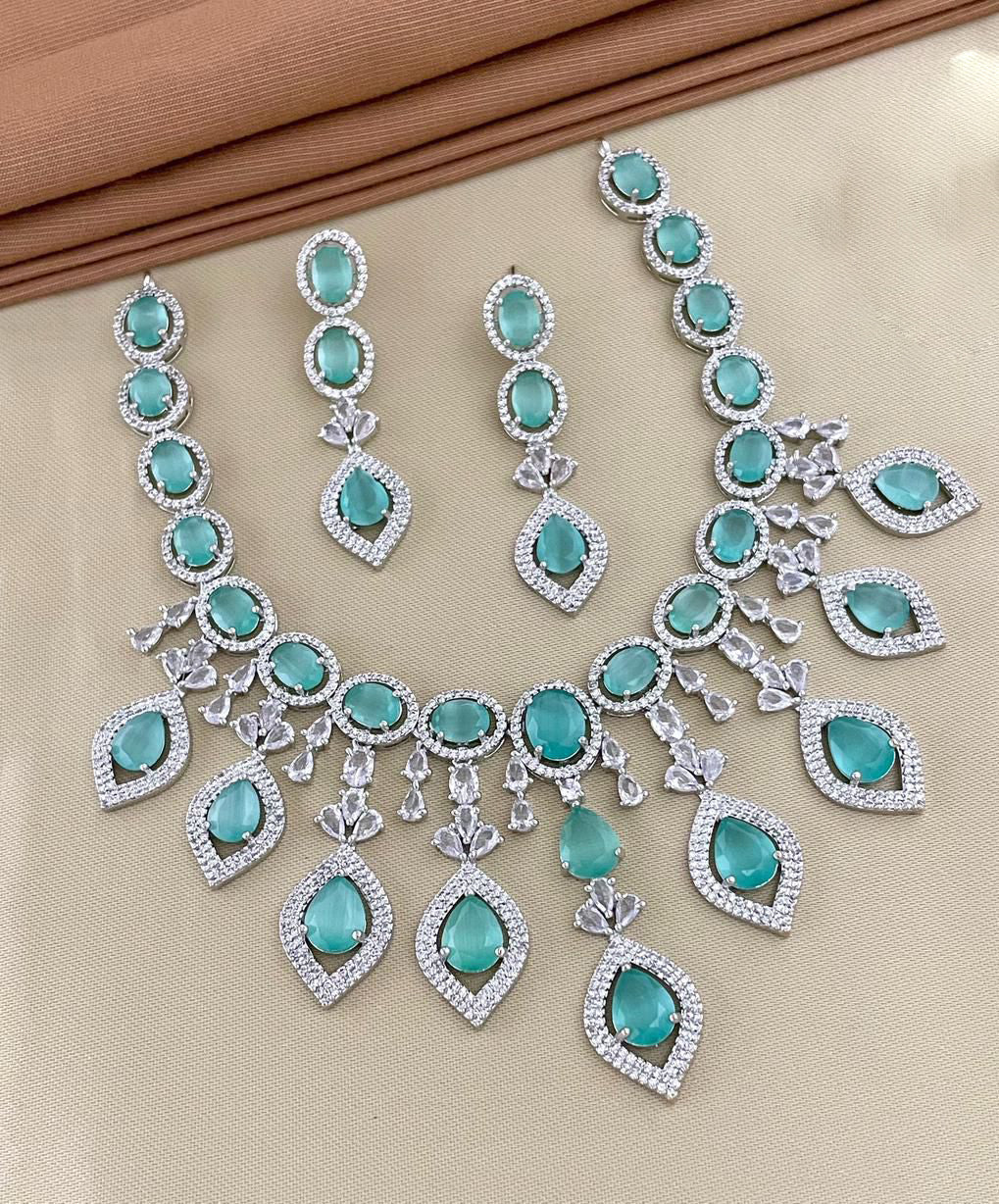 Avelia Necklace