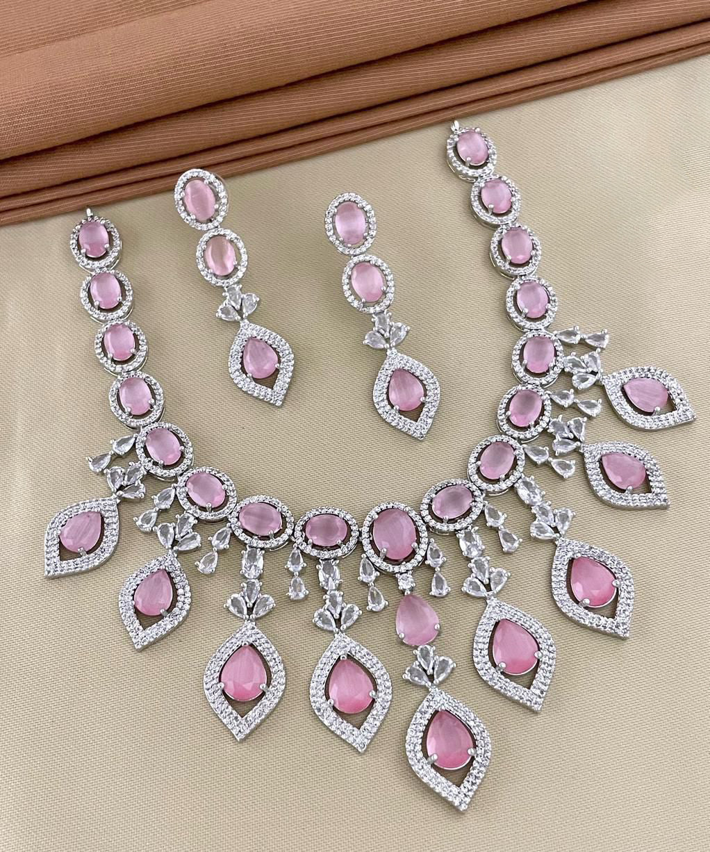 Avelia Necklace