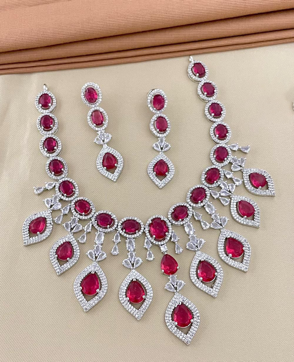 Avelia Necklace