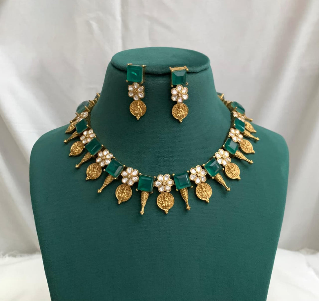 Daisy Necklace