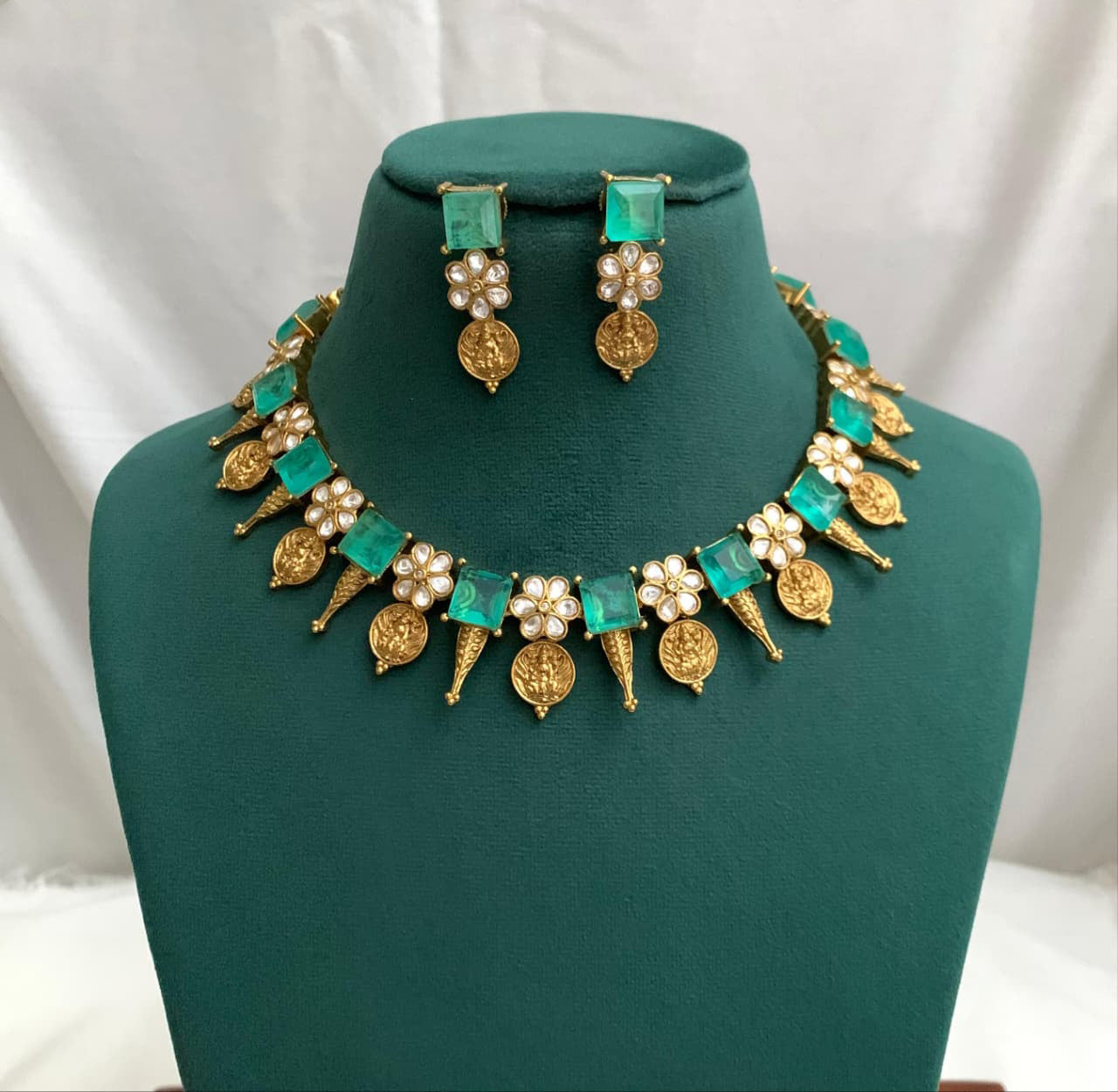 Daisy Necklace