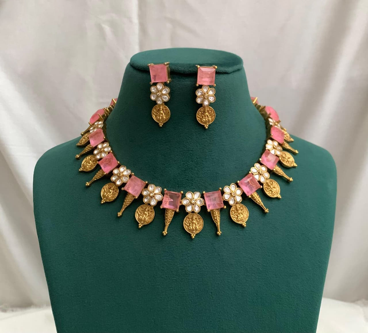 Daisy Necklace