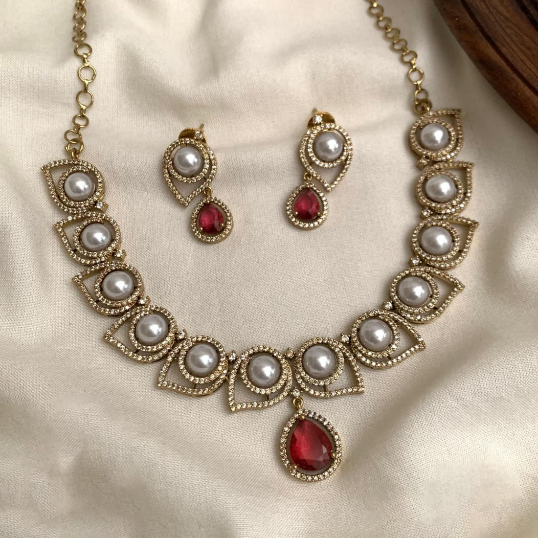Modern Classic Necklace