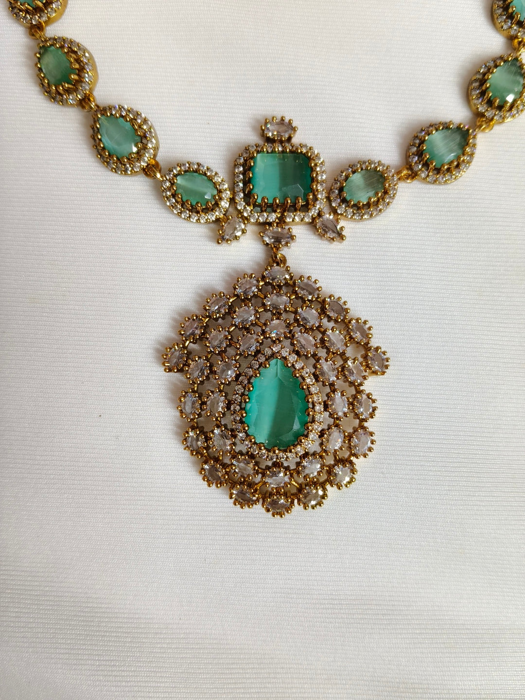 BRASS NECKLESS