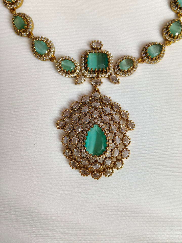 BRASS NECKLESS