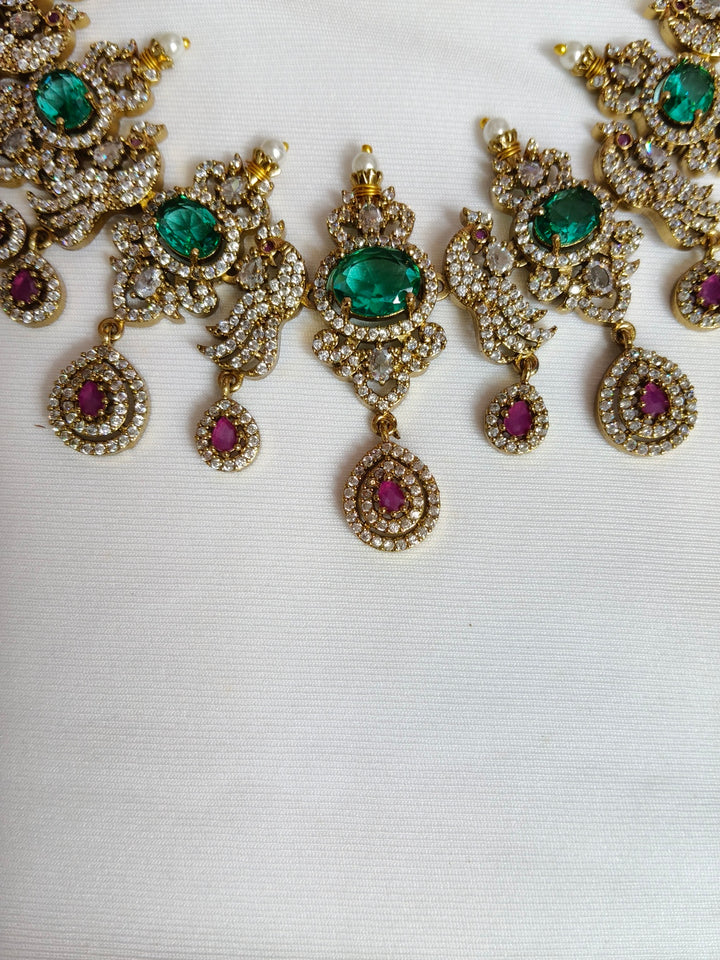 NECKLESS
