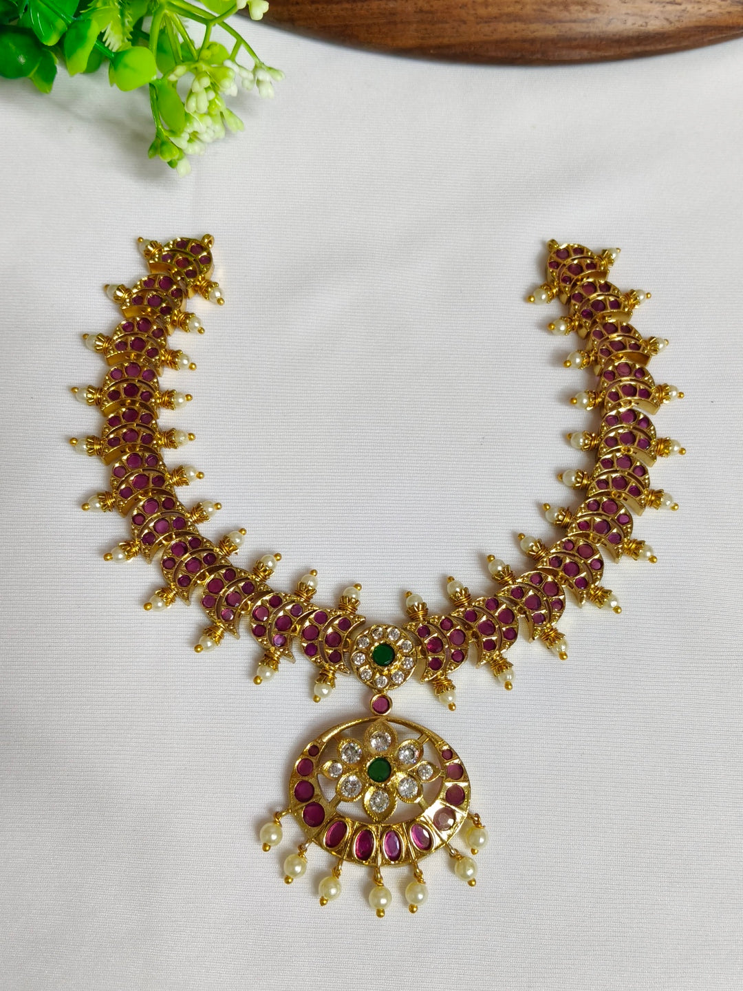 NECKLESS BRASS