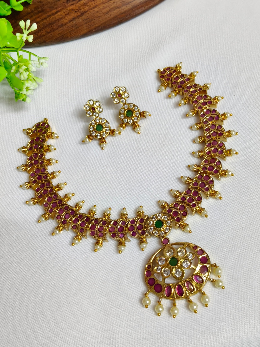NECKLESS BRASS
