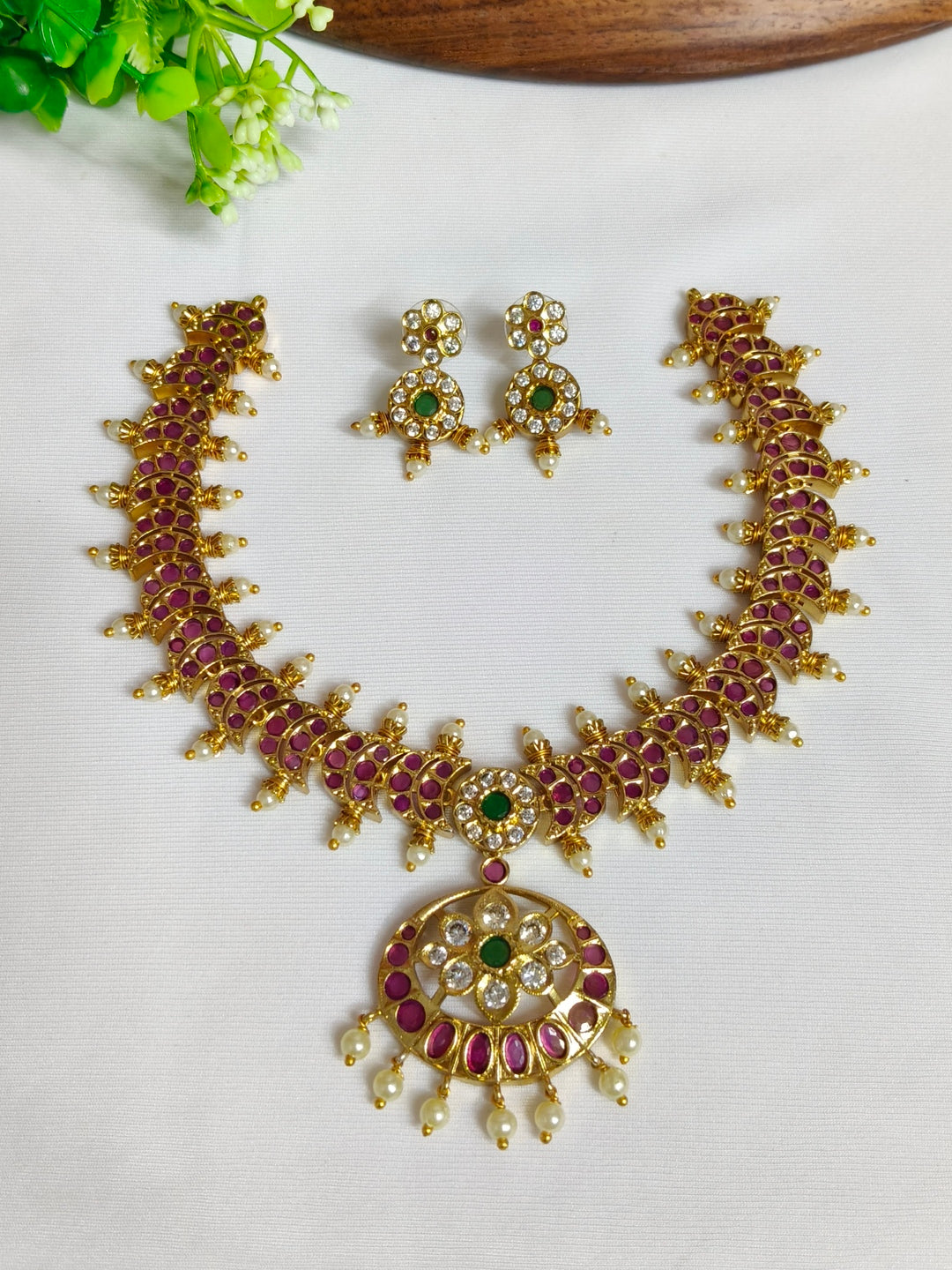 NECKLESS BRASS