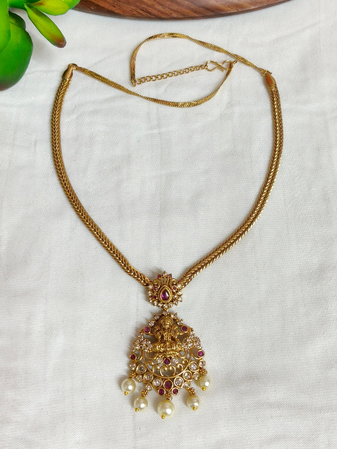 BRASS NECKLESS