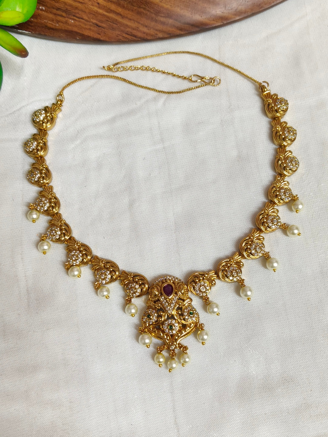 BRASS NECKLESS