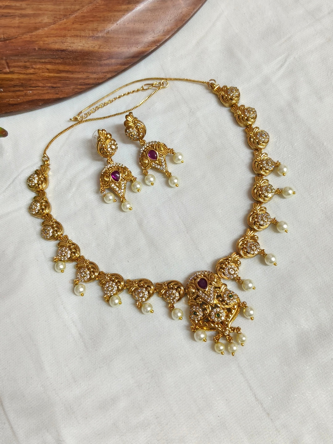 BRASS NECKLESS