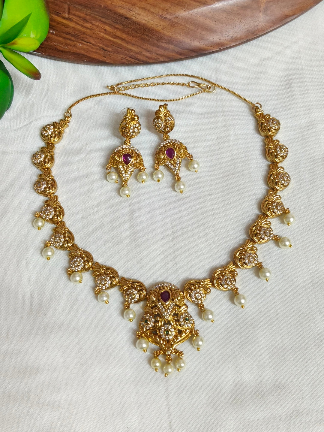 BRASS NECKLESS