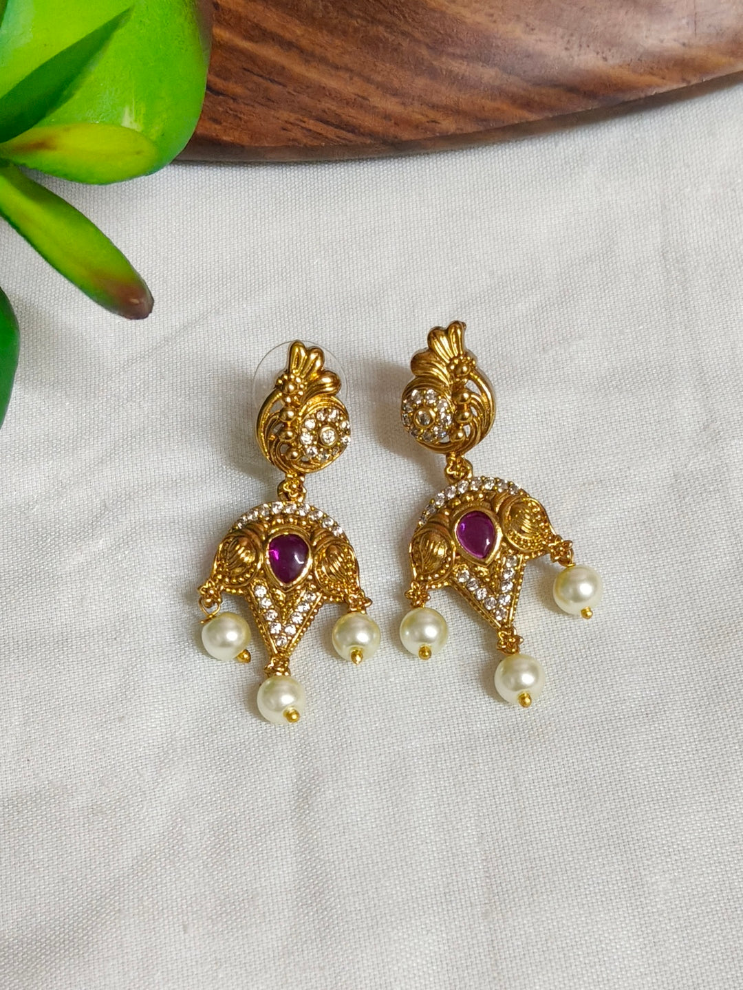 BRASS NECKLESS