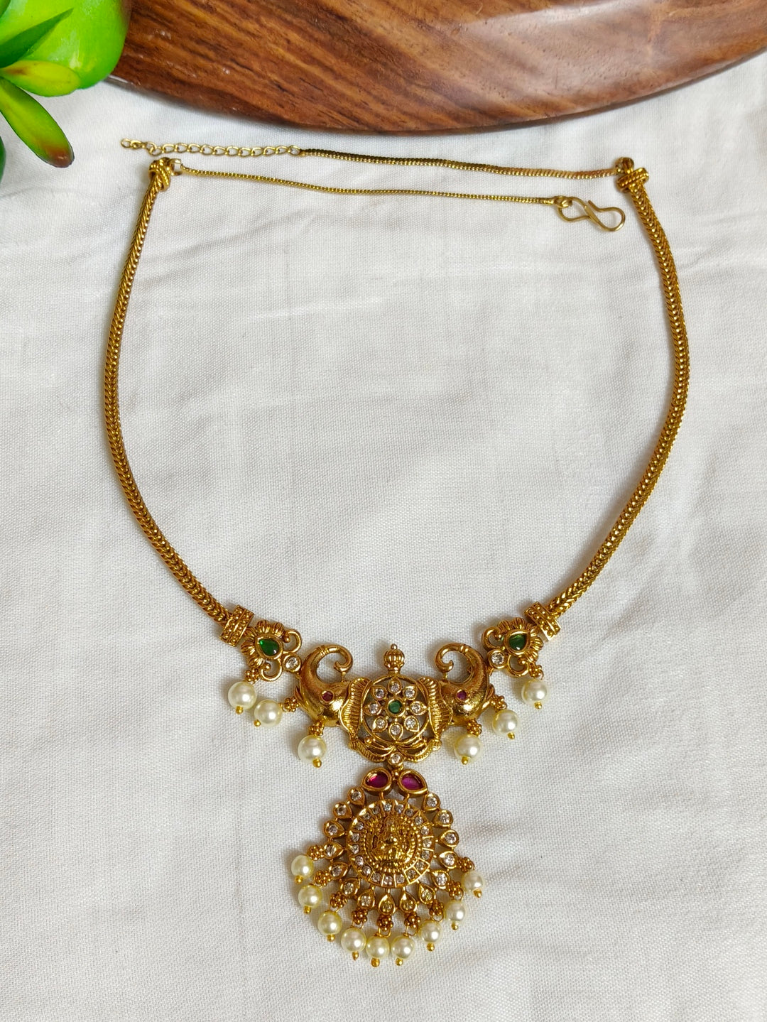 BRASS NECKLESS