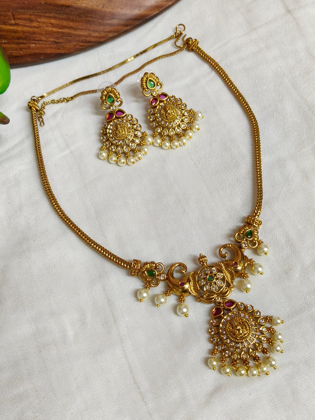 BRASS NECKLESS