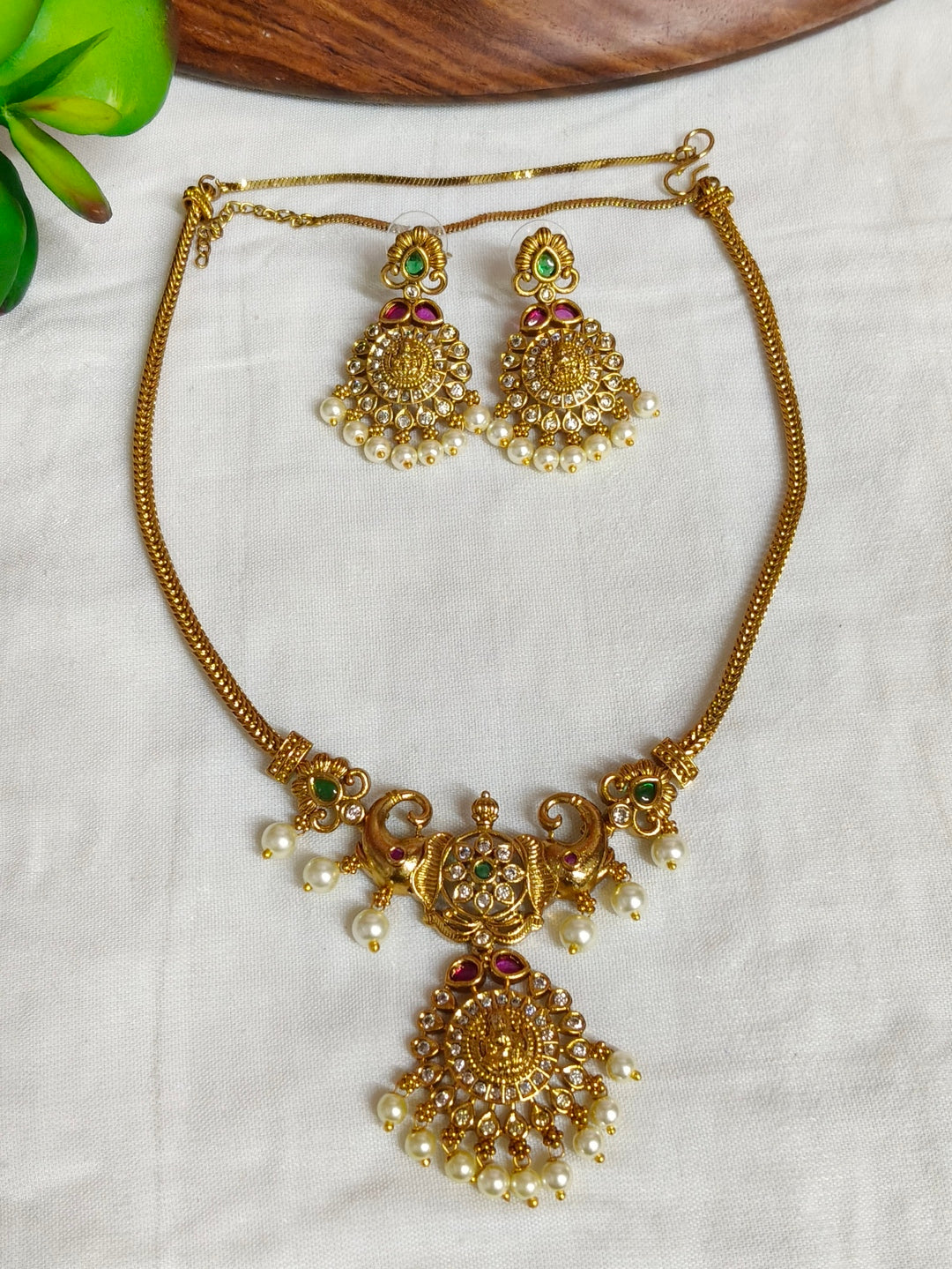 BRASS NECKLESS