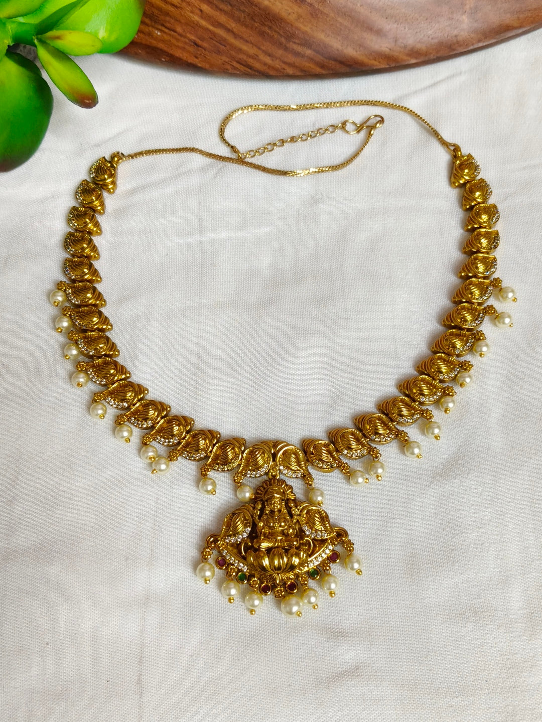 BRASS NECKLESS