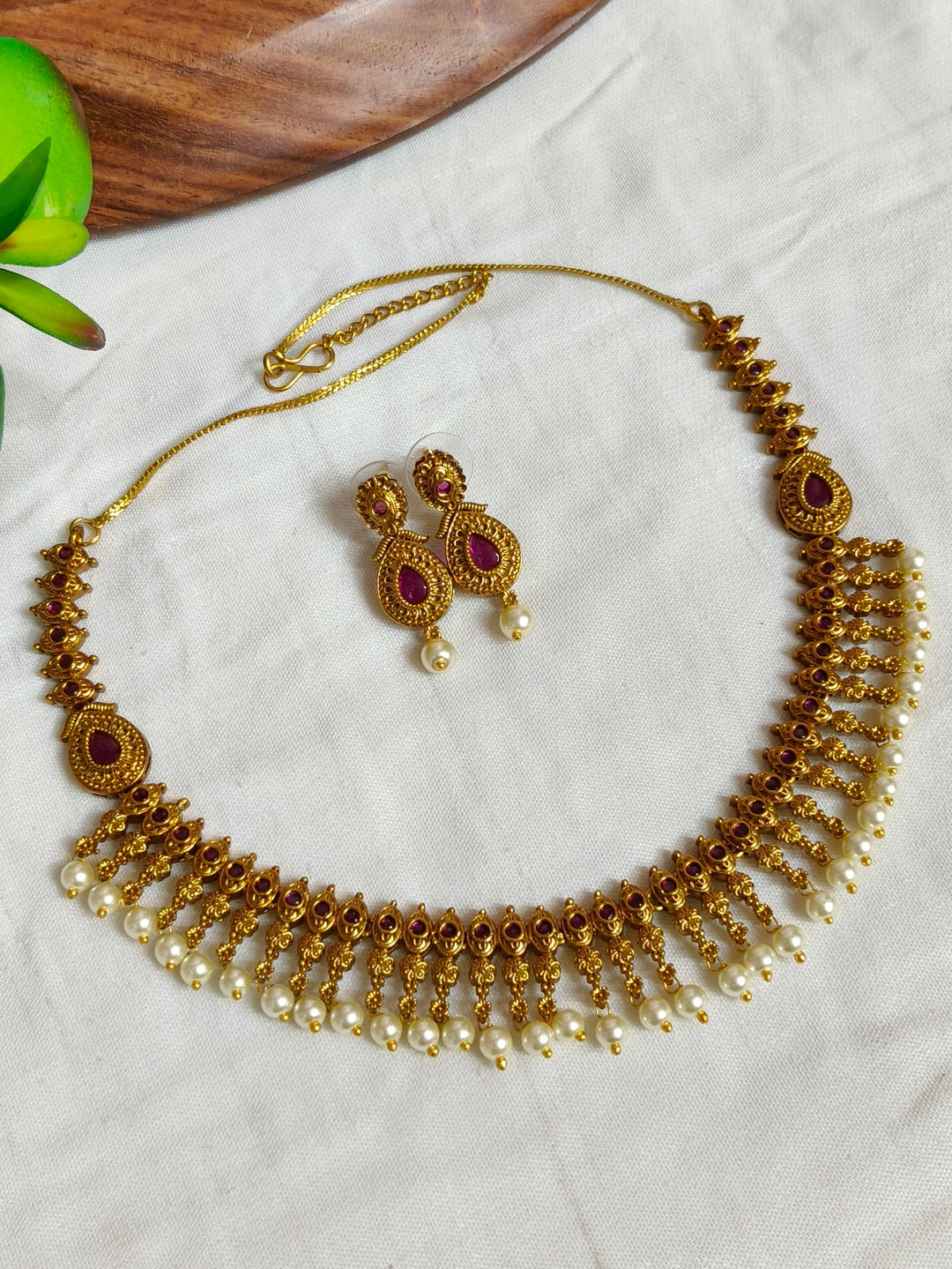 BRASS NECKLESS