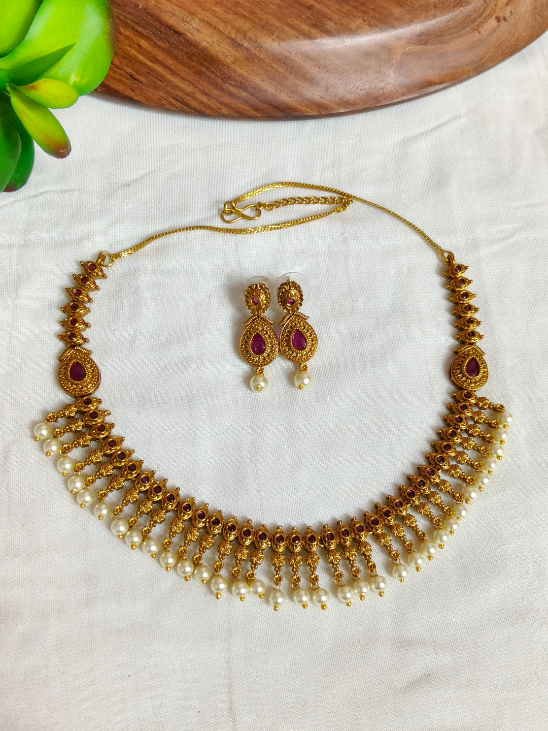 BRASS NECKLESS