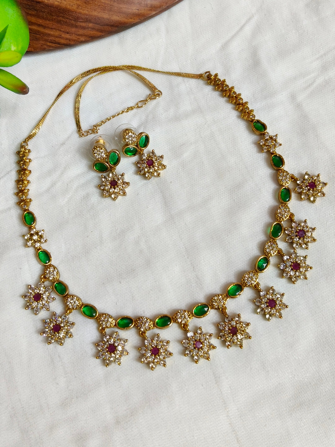 BRASS NECKLESS