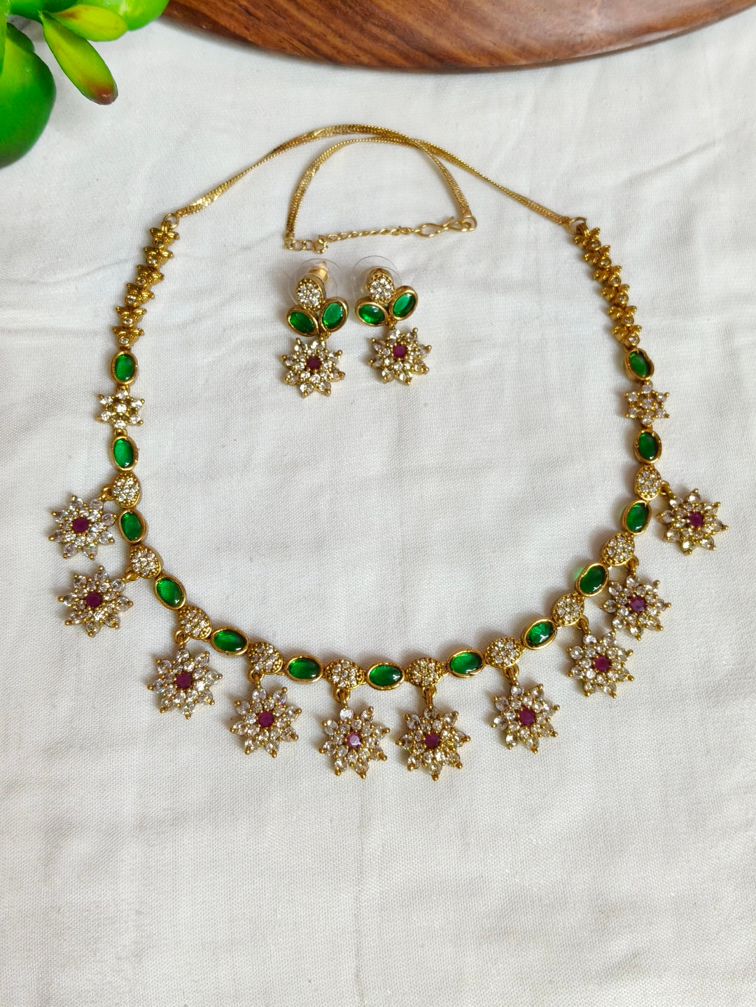 BRASS NECKLESS