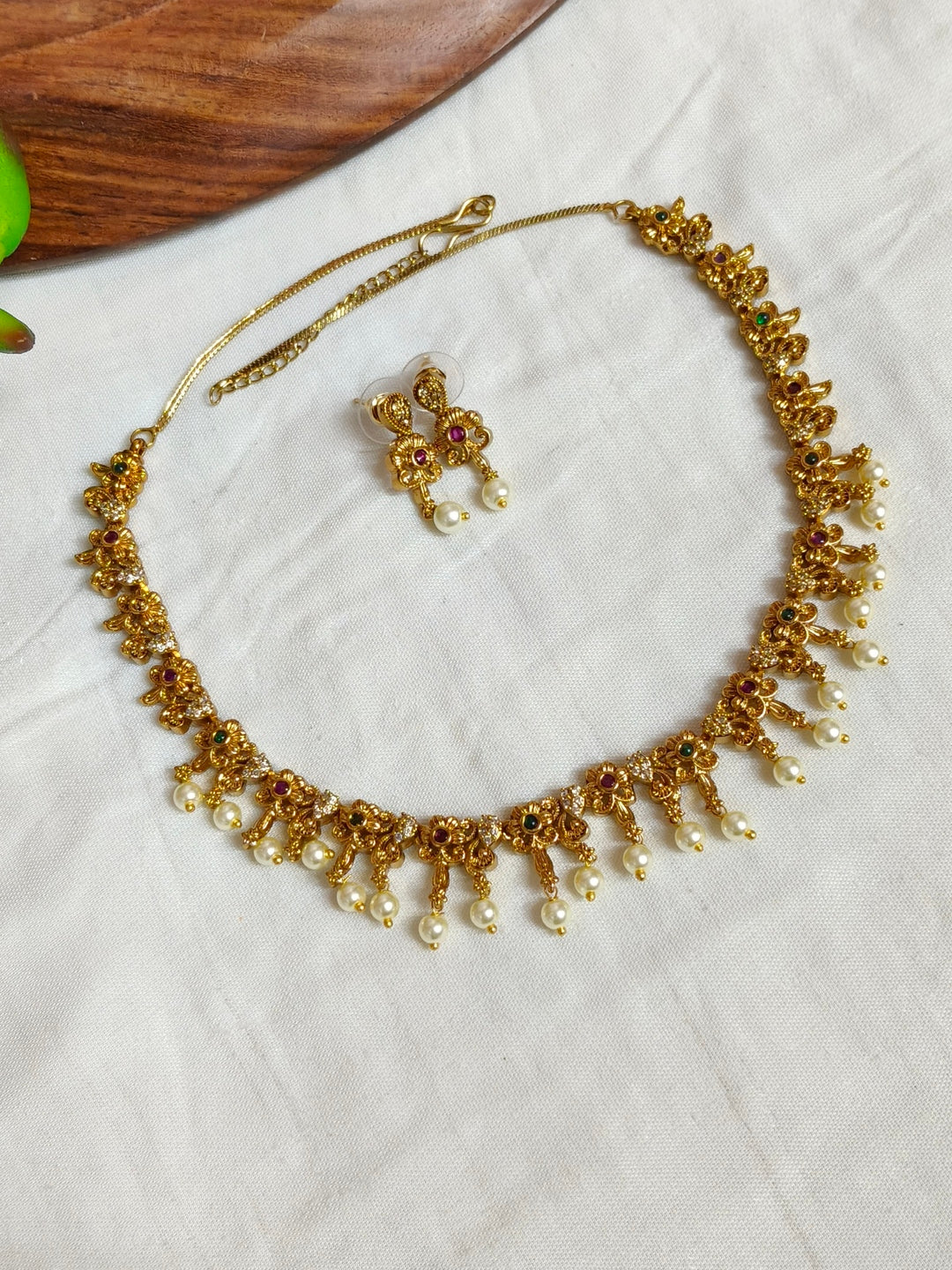 BRASS NECKLESS