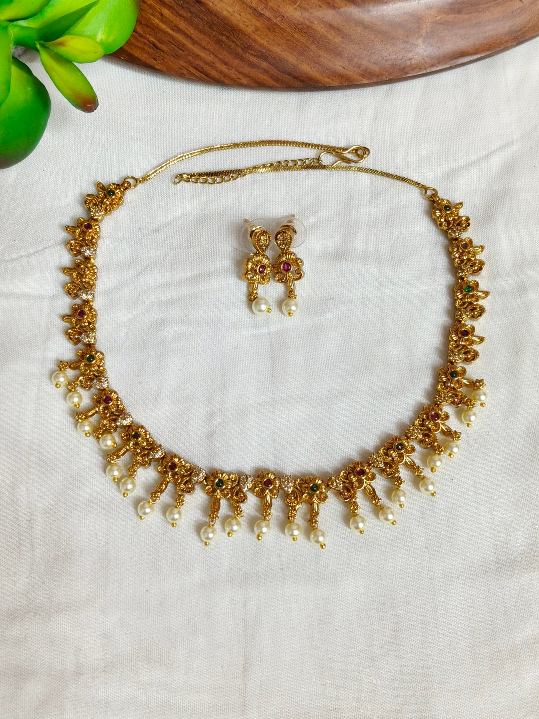 BRASS NECKLESS