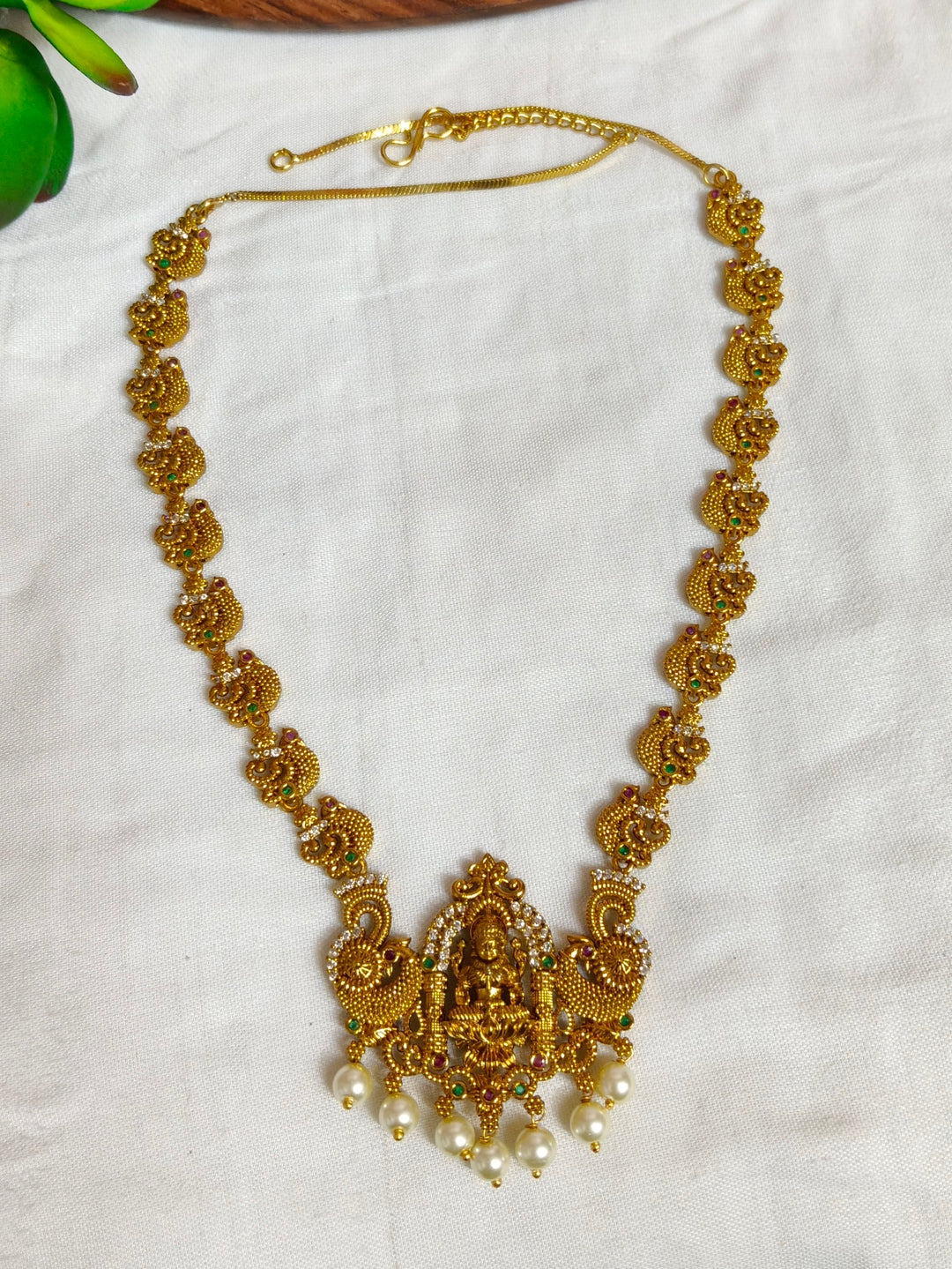 BRASS NECKLESS
