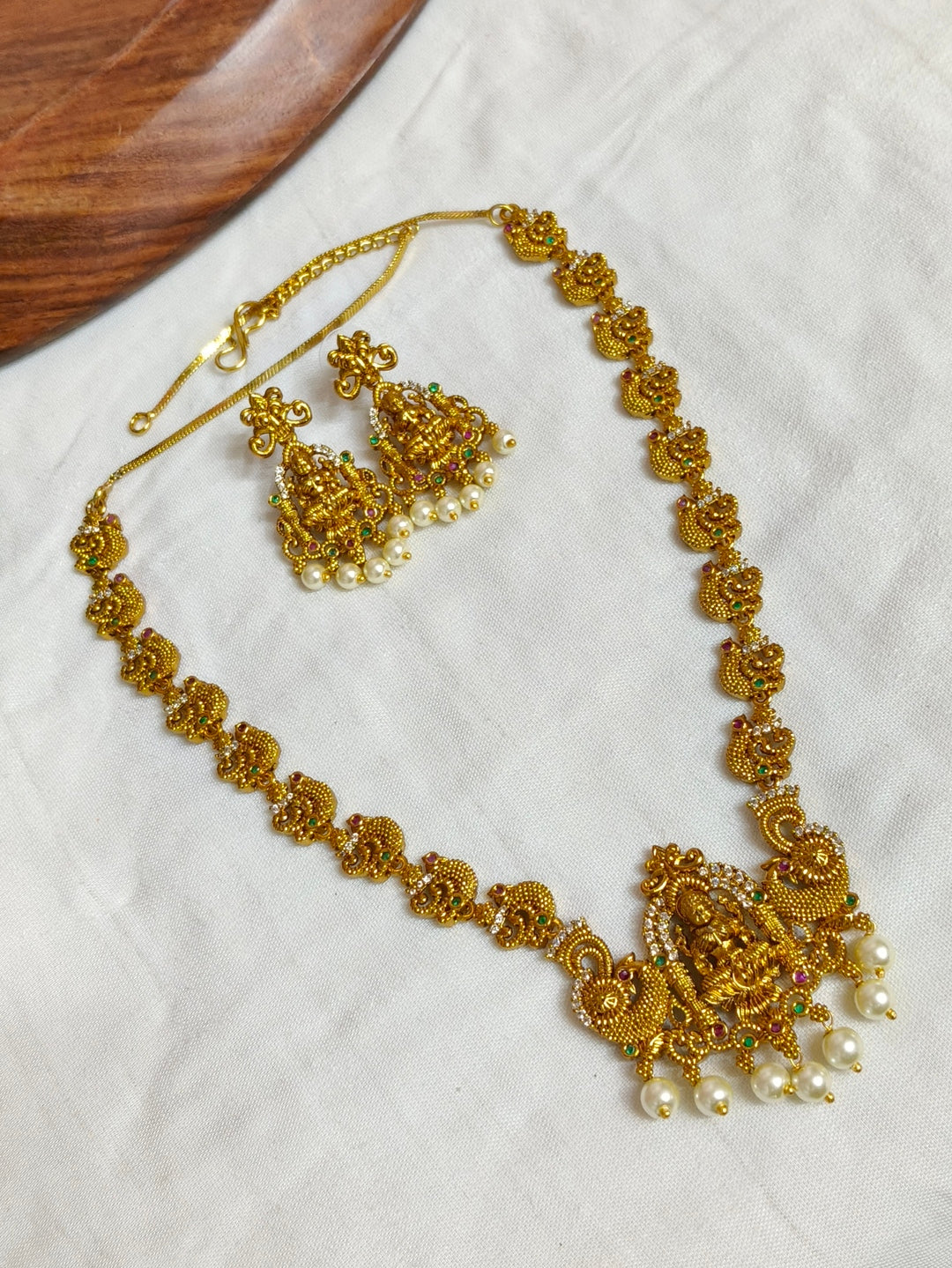 BRASS NECKLESS