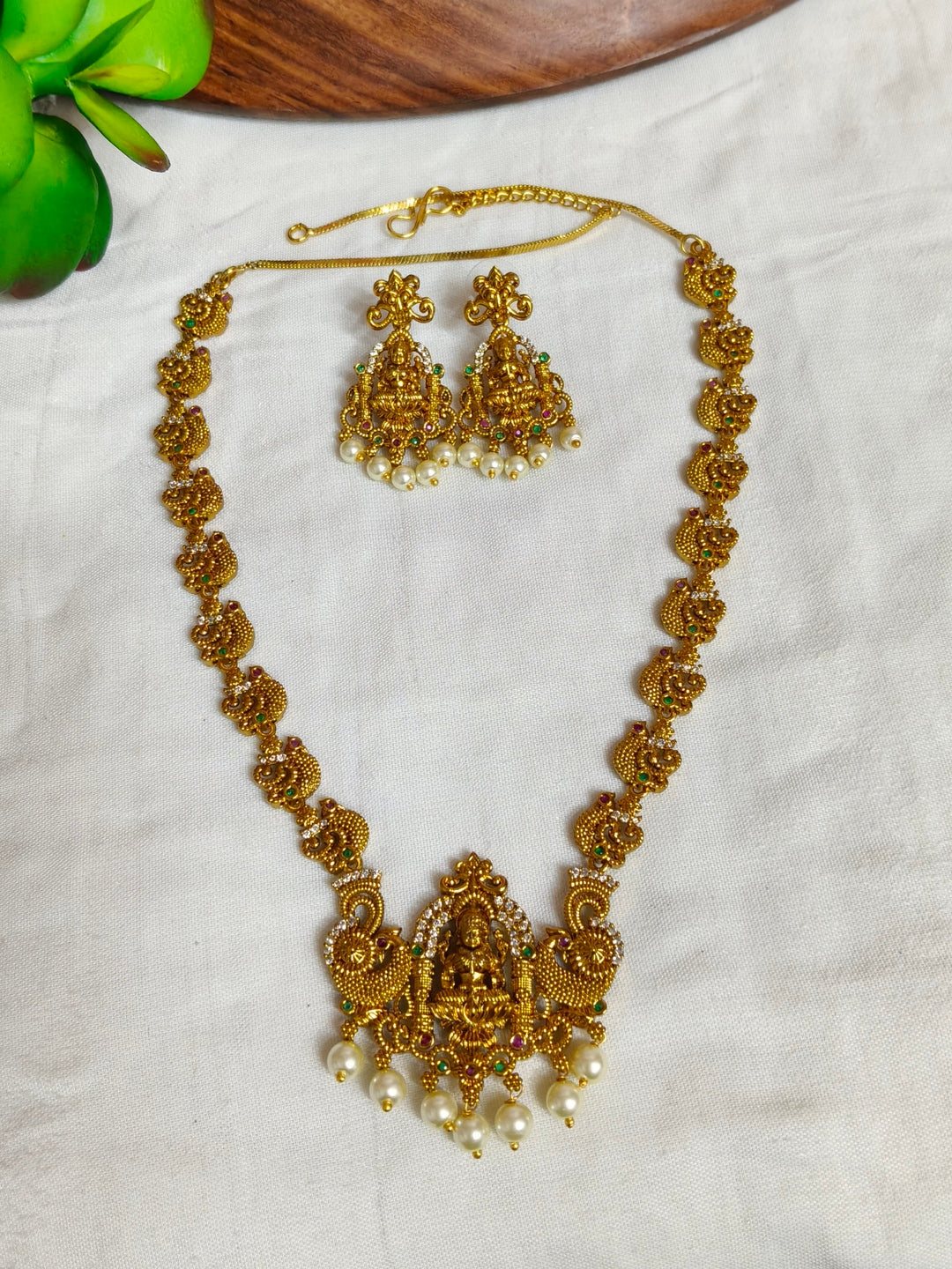 BRASS NECKLESS