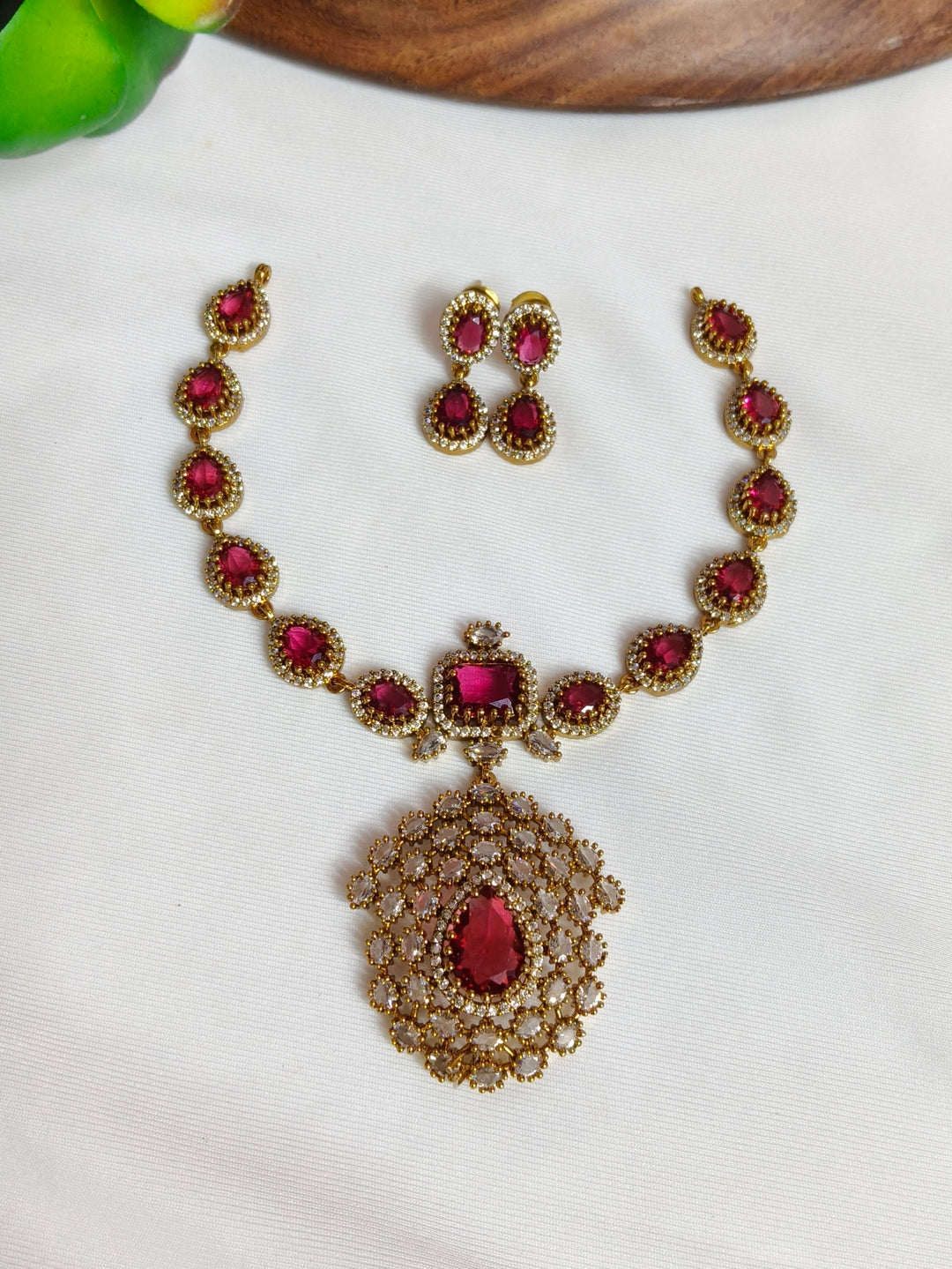 BRASS NECKLESS