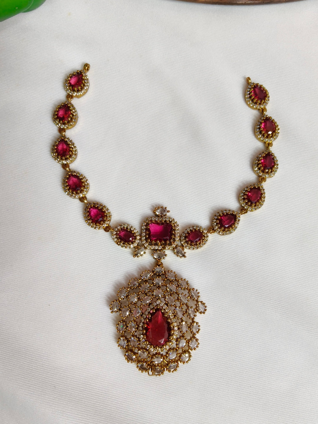 BRASS NECKLESS