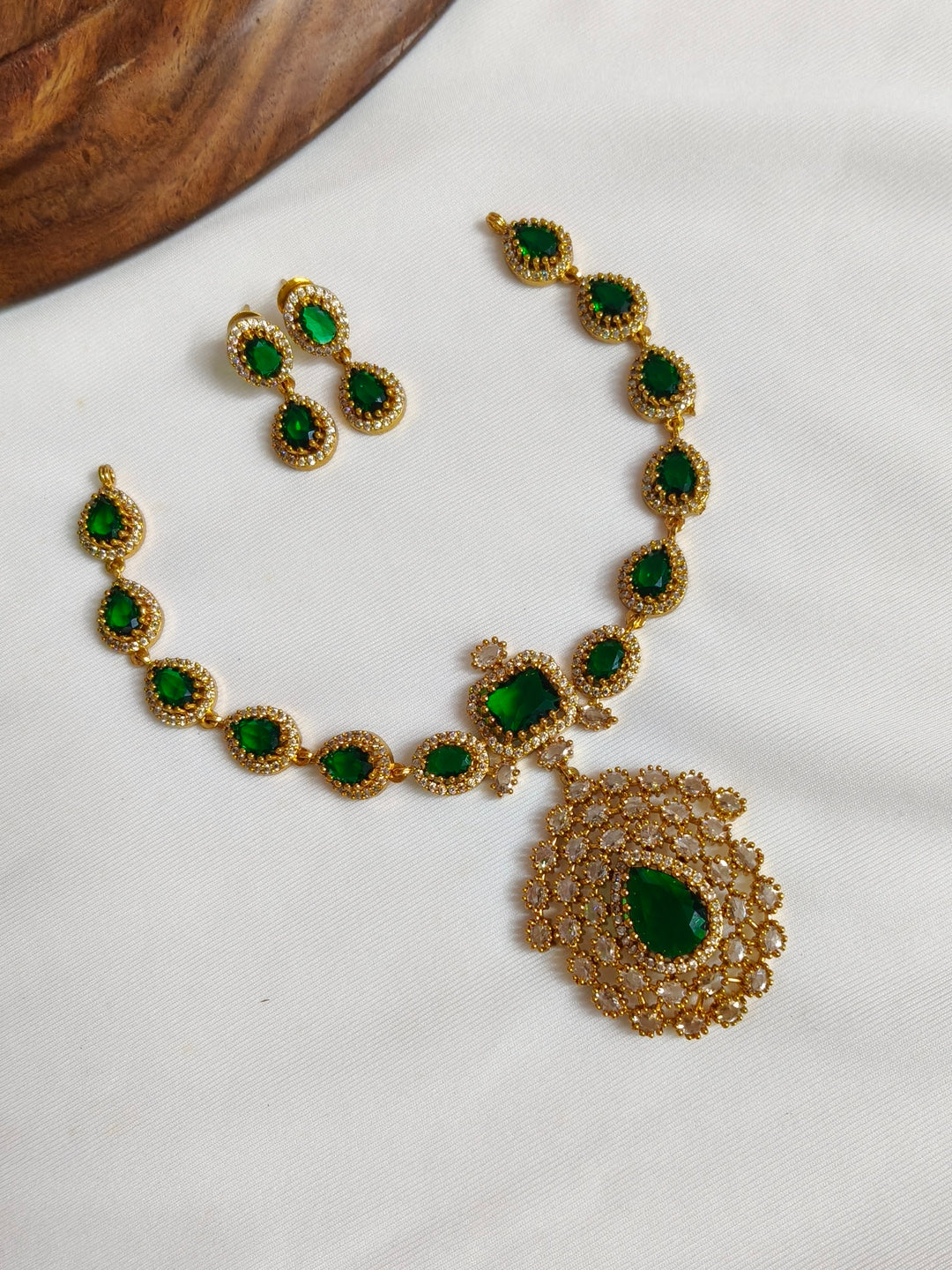 Brass neckless