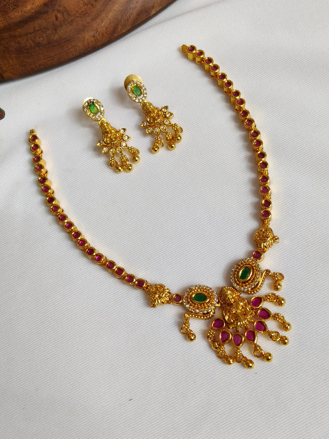 BRASS NECKLESS