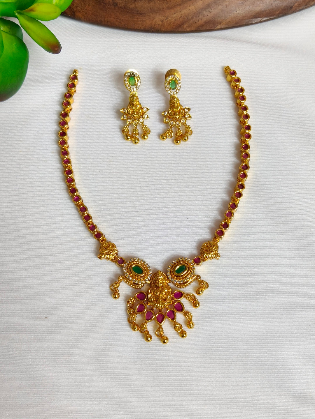 BRASS NECKLESS